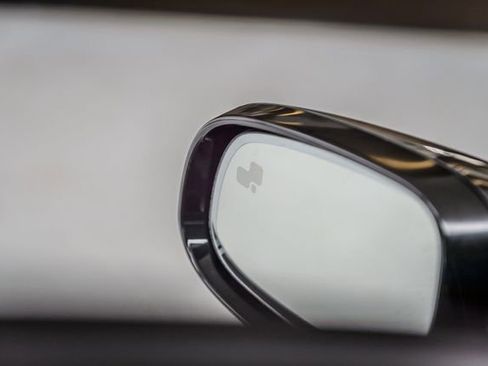 Used 2018 Jaguar XF S image 47