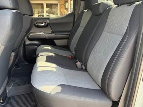 Used 2022 Toyota Tacoma TRD Sport w/ Technology Package AWD/4WD image 17