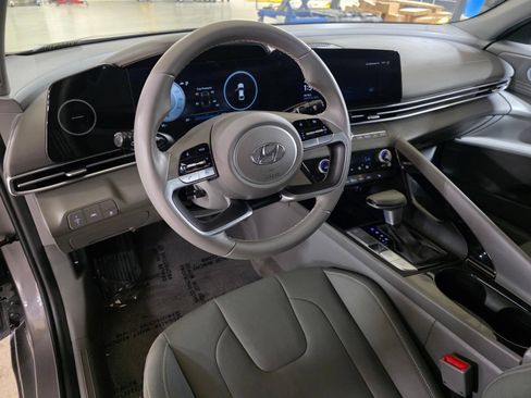 Used 2023 Hyundai Elantra SEL w/ Convenience Package FWD image 22