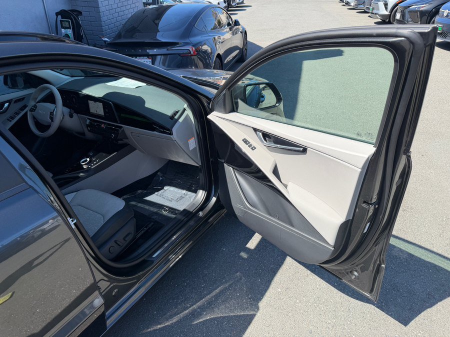 Used 2024 Kia Niro Wave FWD image 38