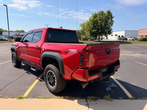 Used 2025 Toyota Tacoma TRD Off-Road AWD/4WD image 6