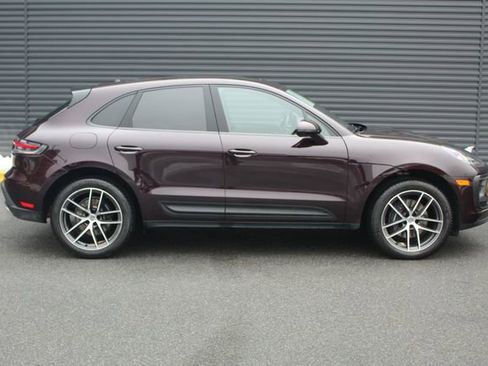 Certified 2025 Porsche Macan image 9