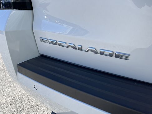 Used 2019 Cadillac Escalade Premium Luxury image 5