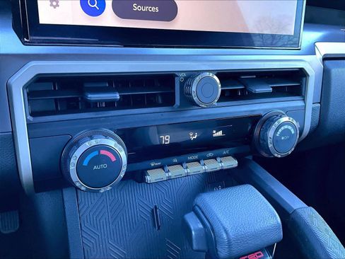 Used 2025 Toyota Tacoma TRD Off-Road image 26