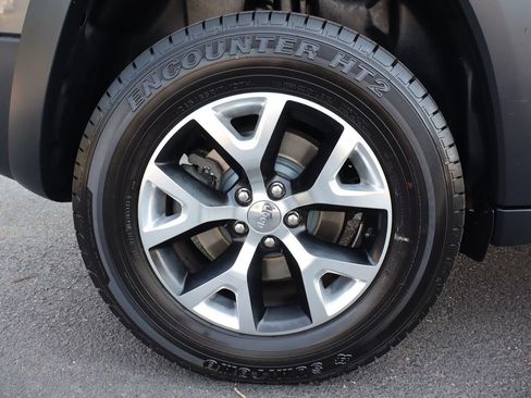 Used 2016 Jeep Cherokee Trailhawk w/ Cold Weather Group AWD/4WD image 43
