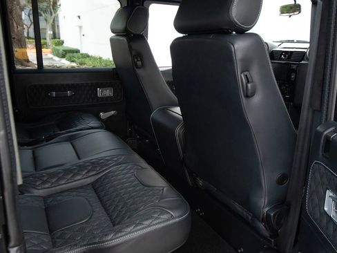 Used 1992 Land Rover Defender 110 image 33