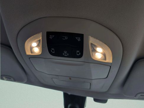 Used 2020 Chrysler Pacifica Touring-L image 35