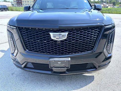 Certified 2026 Cadillac Escalade Platinum Sport w/ LPO, ONYX Package AWD/4WD image 9
