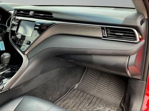 Used 2019 Toyota Camry SE FWD image 17