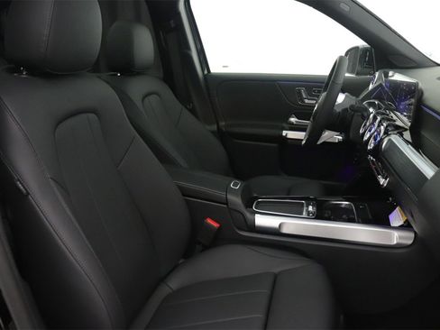 New 2026 Mercedes-Benz GLB 250 image 9