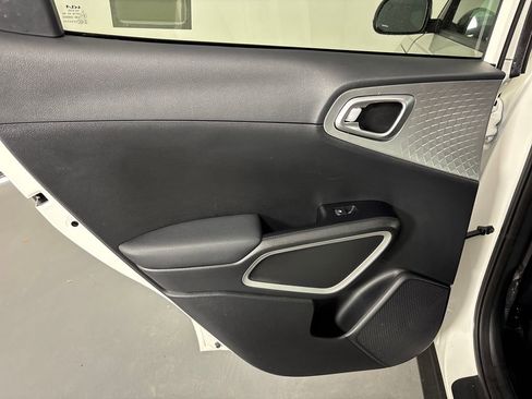 Certified 2024 Kia Soul S image 31