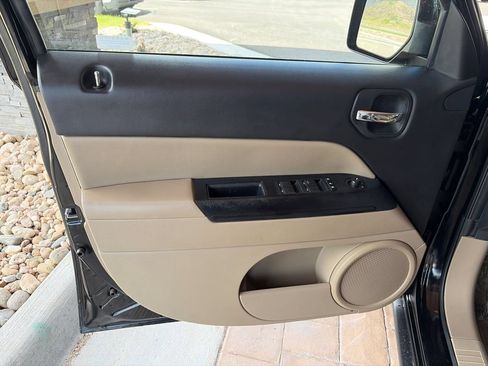 Used 2017 Jeep Patriot High Altitude AWD/4WD image 9