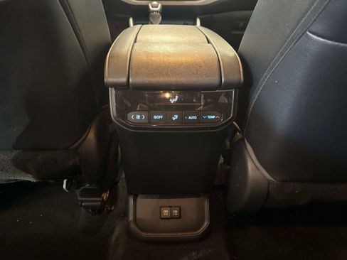 Used 2021 Toyota Highlander XSE image 16