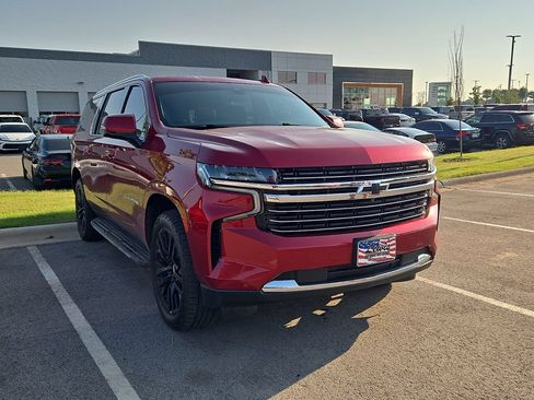 Used 2021 Chevrolet Suburban LT w/ LT Signature Package AWD/4WD image 4