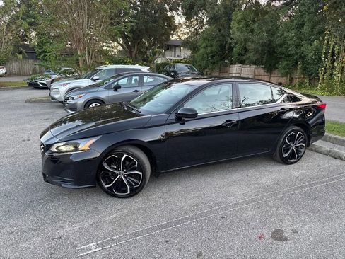 Used 2025 Nissan Altima 2.5 SR AWD/4WD image 3