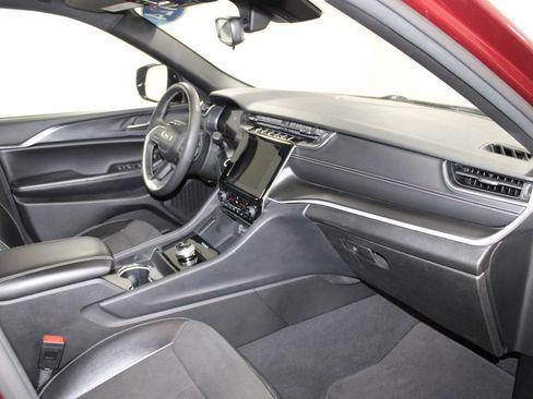Used 2024 Jeep Grand Cherokee Altitude AWD/4WD image 28