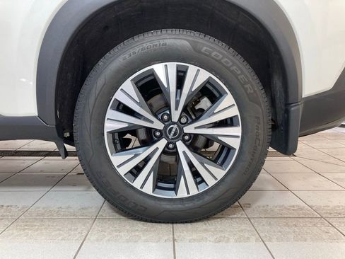 Used 2023 Nissan Rogue SV image 25