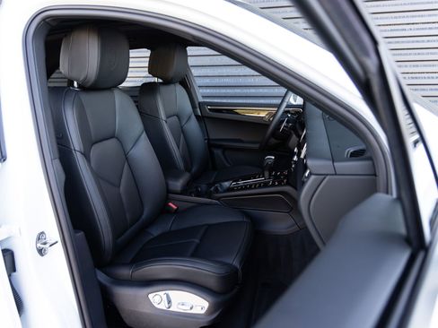 Certified 2026 Porsche Macan image 33