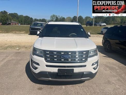 Used 2017 Ford Explorer Limited w/ Equipment Group 301A AWD/4WD image 8