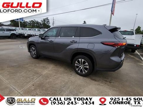 Used 2024 Toyota Highlander XLE AWD/4WD image 6