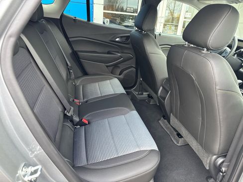 Used 2025 Chevrolet Trax LT w/ Driver Confidence Package image 5