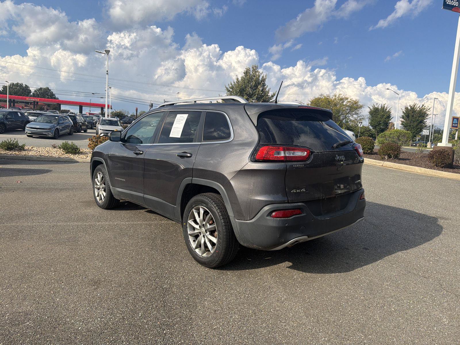 Used 2018 Jeep Cherokee Limited AWD/4WD image 14
