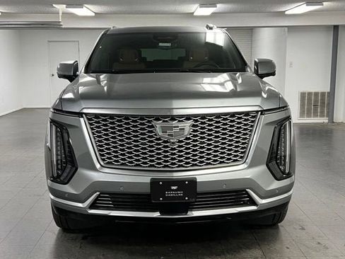 New 2026 Cadillac Escalade ESV Luxury w/ LPO, Radiant Package AWD/4WD image 8