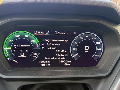 Used 2022 Audi Q4 e-tron Premium AWD/4WD image 12