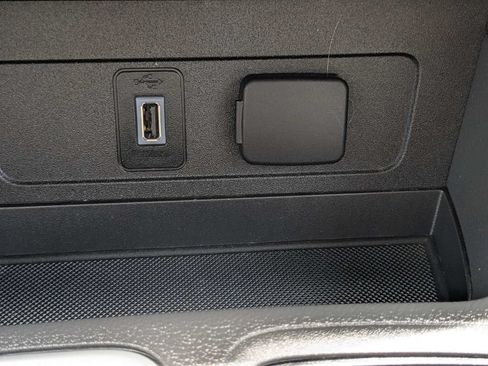 Used 2017 Ford Escape SE w/ Equipment Group 201A FWD image 24