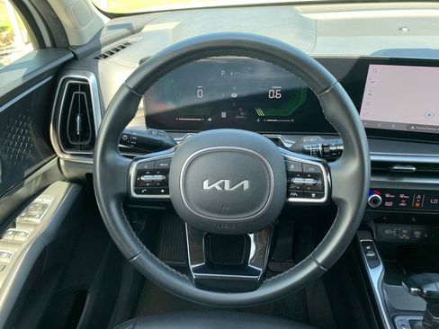 Used 2024 Kia Sorento S AWD/4WD image 13
