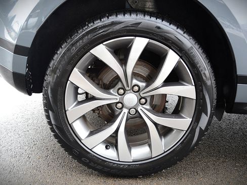 Used 2023 Land Rover Range Rover Evoque R-Dynamic SE image 11