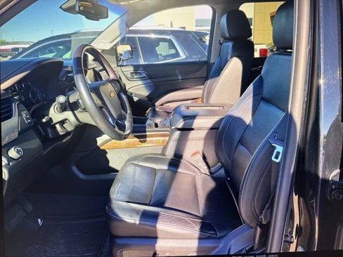 Used 2019 Chevrolet Suburban LT w/ RST Edition image 6