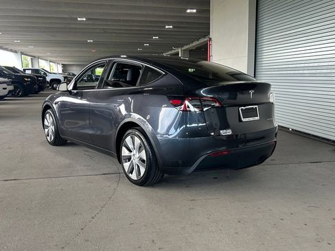 Used 2024 Tesla Model Y Long Range AWD/4WD image 3