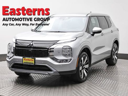 Used 2025 Mitsubishi Outlander SE AWD/4WD image 1