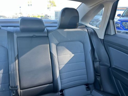 Used 2025 Volkswagen Jetta SE image 39