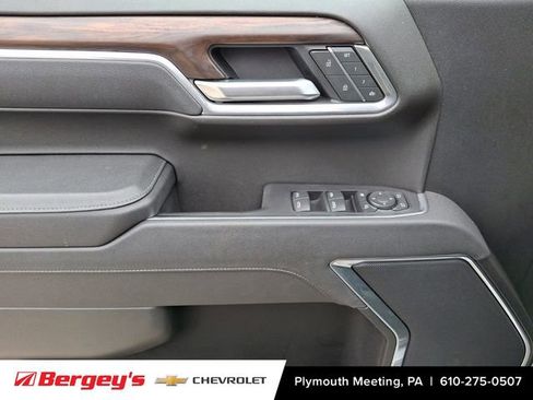 Certified 2025 GMC Sierra 1500 SLT image 15