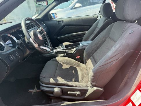 Used 2013 Ford Mustang Convertible RWD image 26