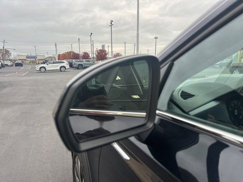 Used 2024 Volkswagen Taos SE image 17