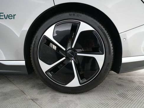 Used 2023 Lucid Air Touring image 9