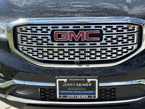 Used 2019 GMC Acadia Denali w/ Technology Package AWD/4WD image 9