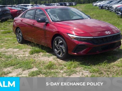 Used 2025 Hyundai Elantra Sport FWD image 3