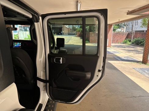 Used 2018 Jeep Wrangler Unlimited Rubicon AWD/4WD image 16