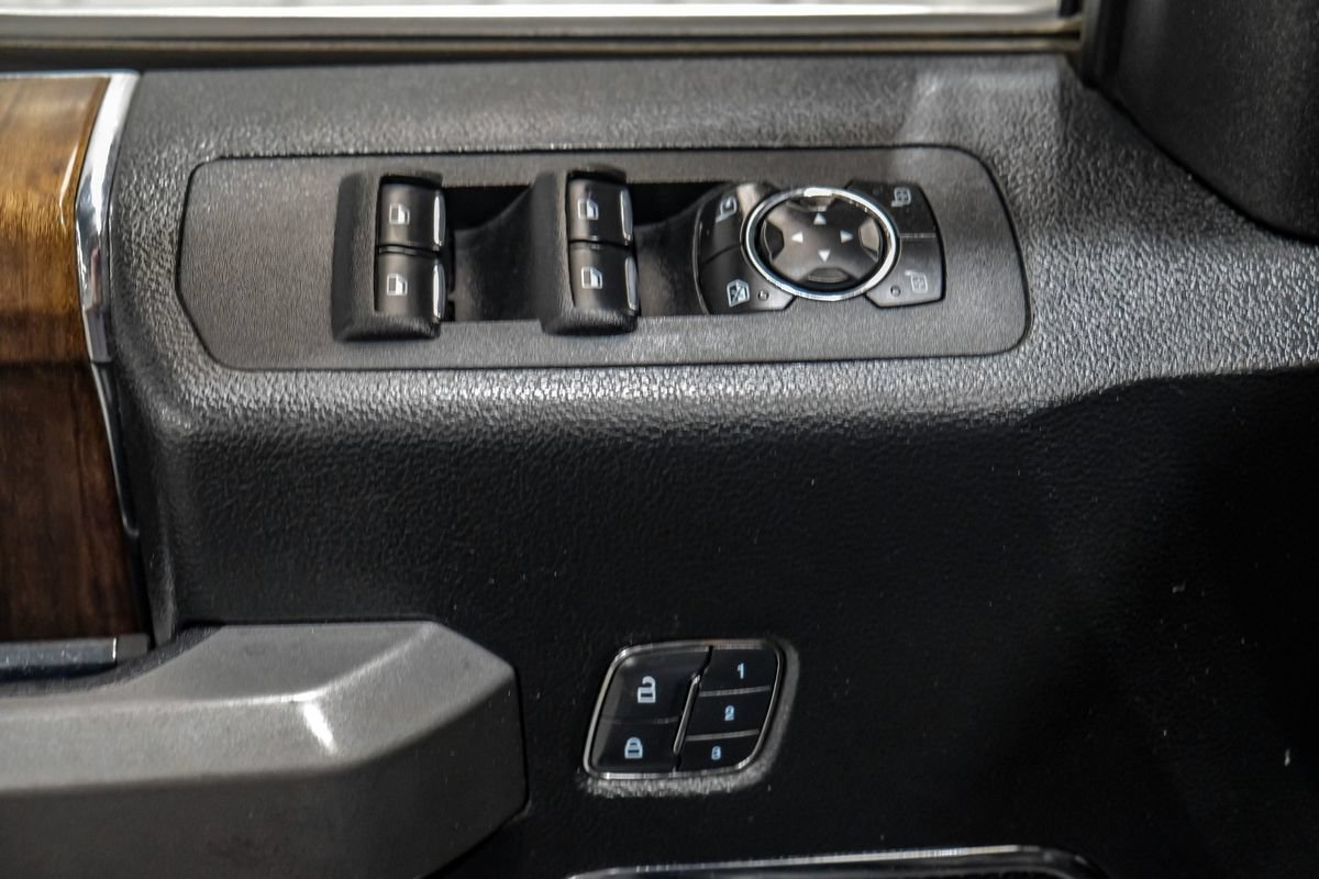 Used 2016 Ford F150 Platinum w/ Equipment Group 701A Luxury AWD/4WD image 44