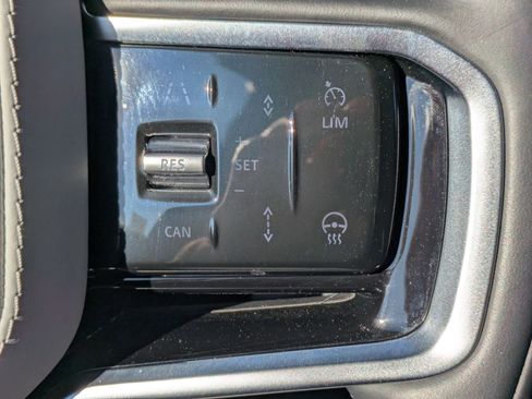 Used 2025 Land Rover Range Rover Sport SE image 17