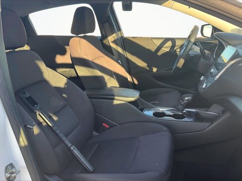 Used 2022 Chevrolet Malibu LT image 7
