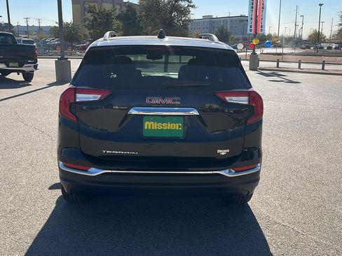 Certified 2022 GMC Terrain SLT w/ Infotainment Package II image 7