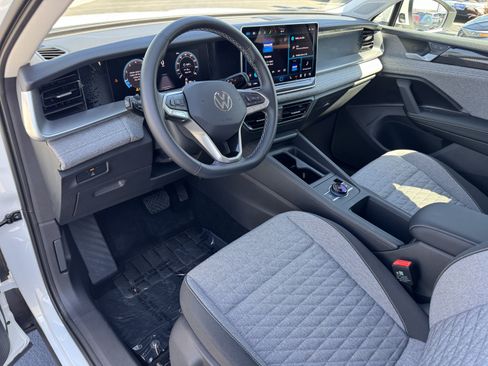 Certified 2025 Volkswagen Tiguan S AWD/4WD image 9