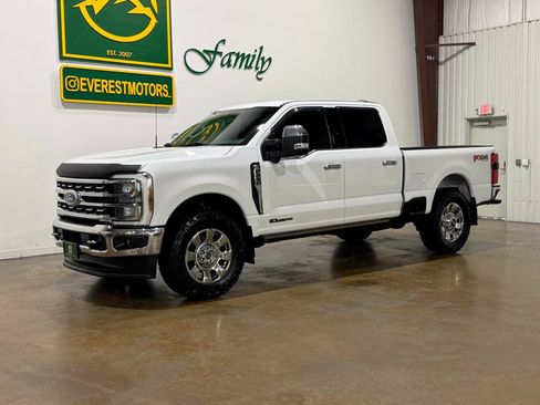 Used 2024 Ford F250 Lariat w/ Lariat Ultimate Package AWD/4WD image 3