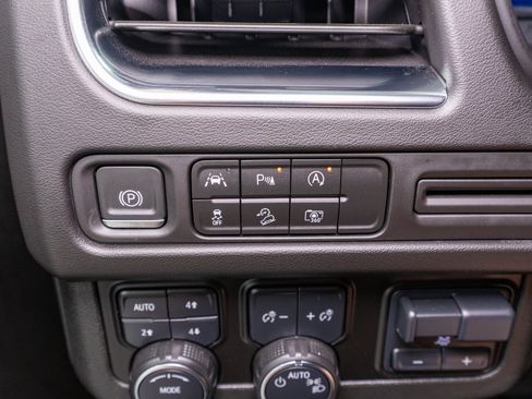 Used 2024 Chevrolet Tahoe Z71 w/ Luxury Package AWD/4WD image 29