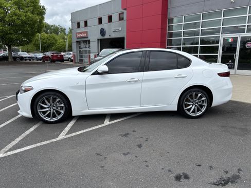 Used 2022 Alfa Romeo Giulia Ti AWD/4WD image 6